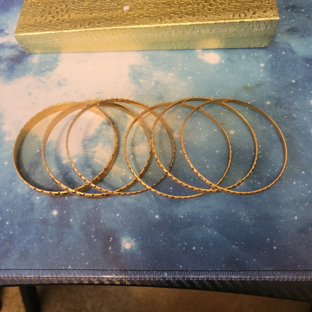 Costume jewelry bangles Gold plated 1 set of 6